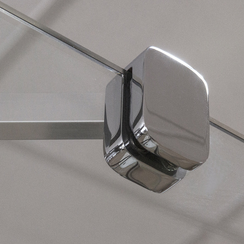 Detail uchycení teleskopické vzpěry ke sklu sprchových dveří